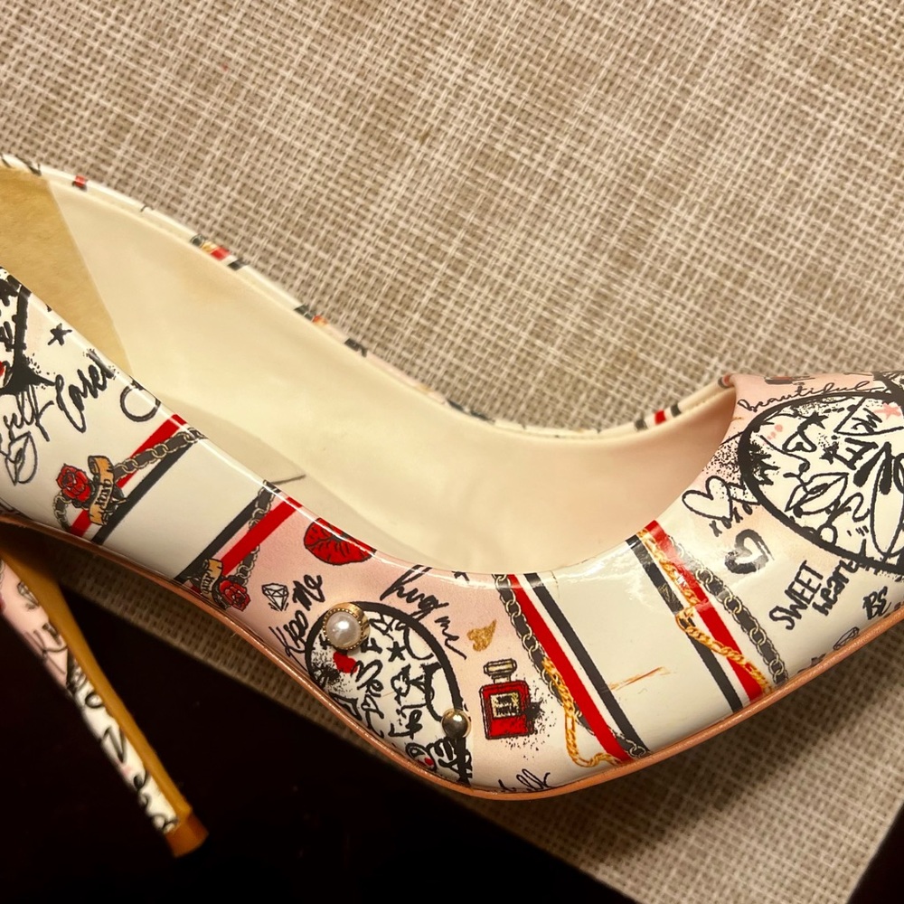 Aldo Graphic Heels and Bag Set with Red Accents - Picture 4 of 6